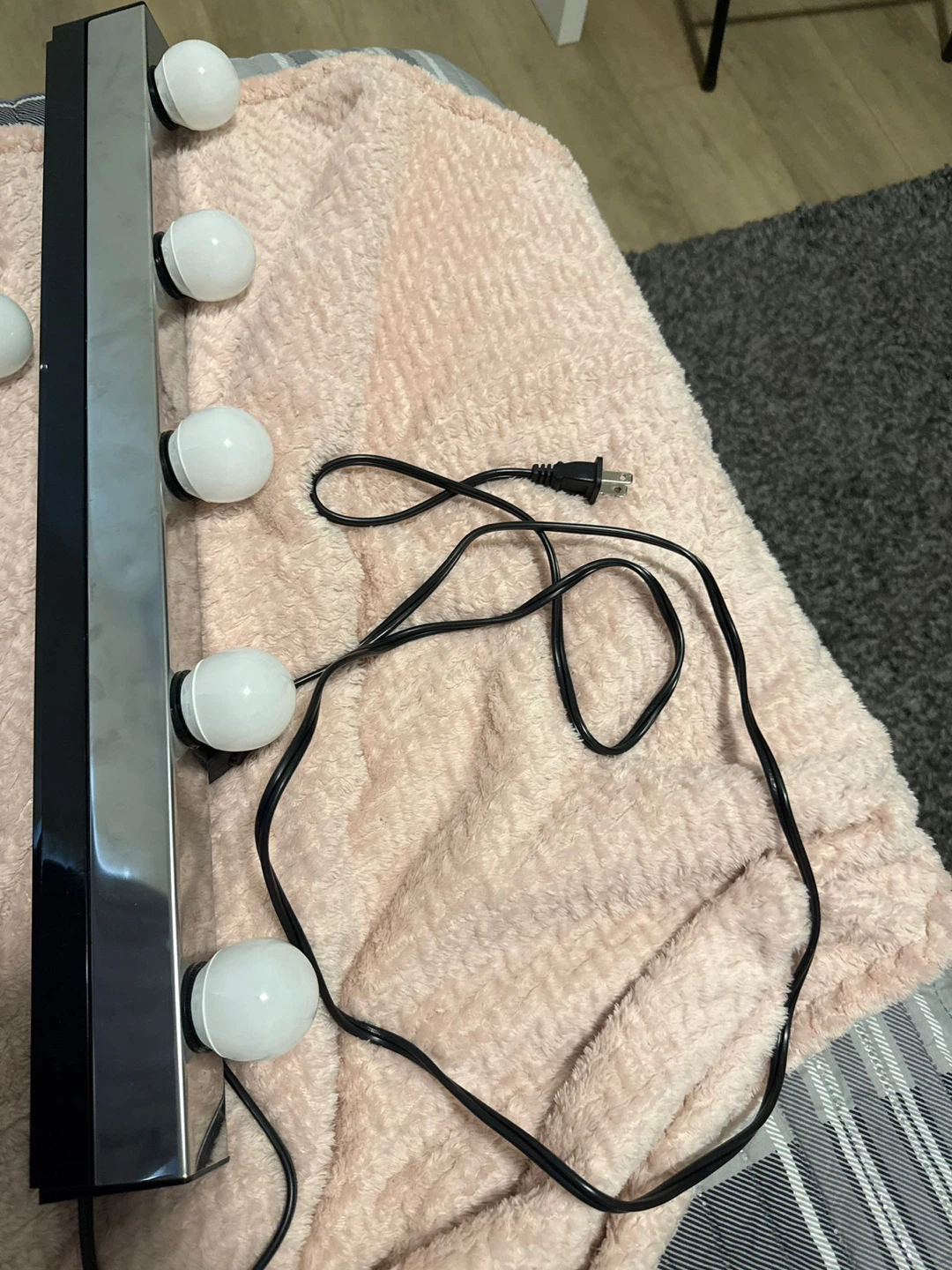 Makeup lamp with 8 bulbs