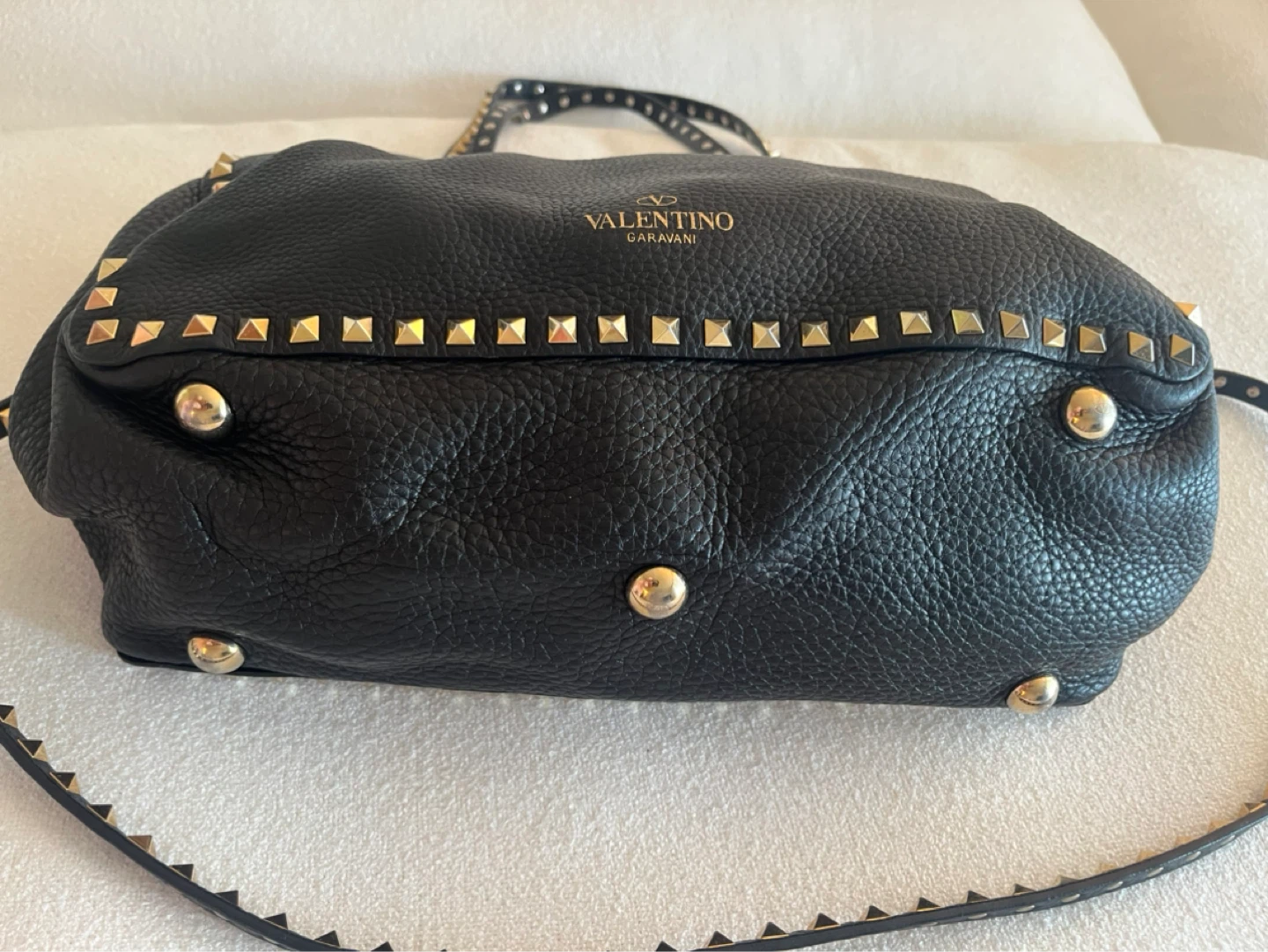 Valentino Garavani Rockstud Leather Shoulder Bag - photo 3
