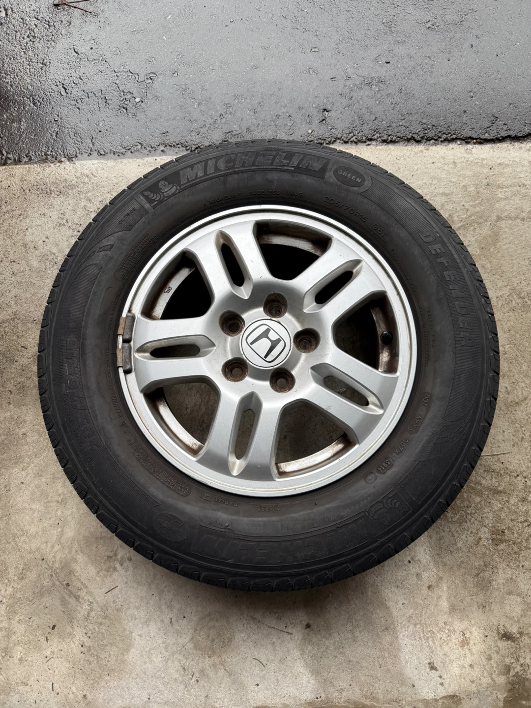 Michelin Defender 205/70R15 96T Tire with Honda Rim - photo 4