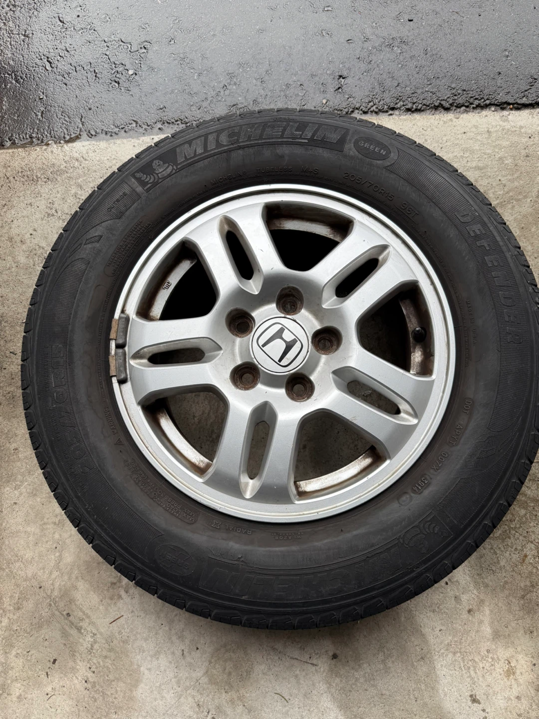 Michelin Defender 205/70R15 96T Tire with Honda Rim - photo 3