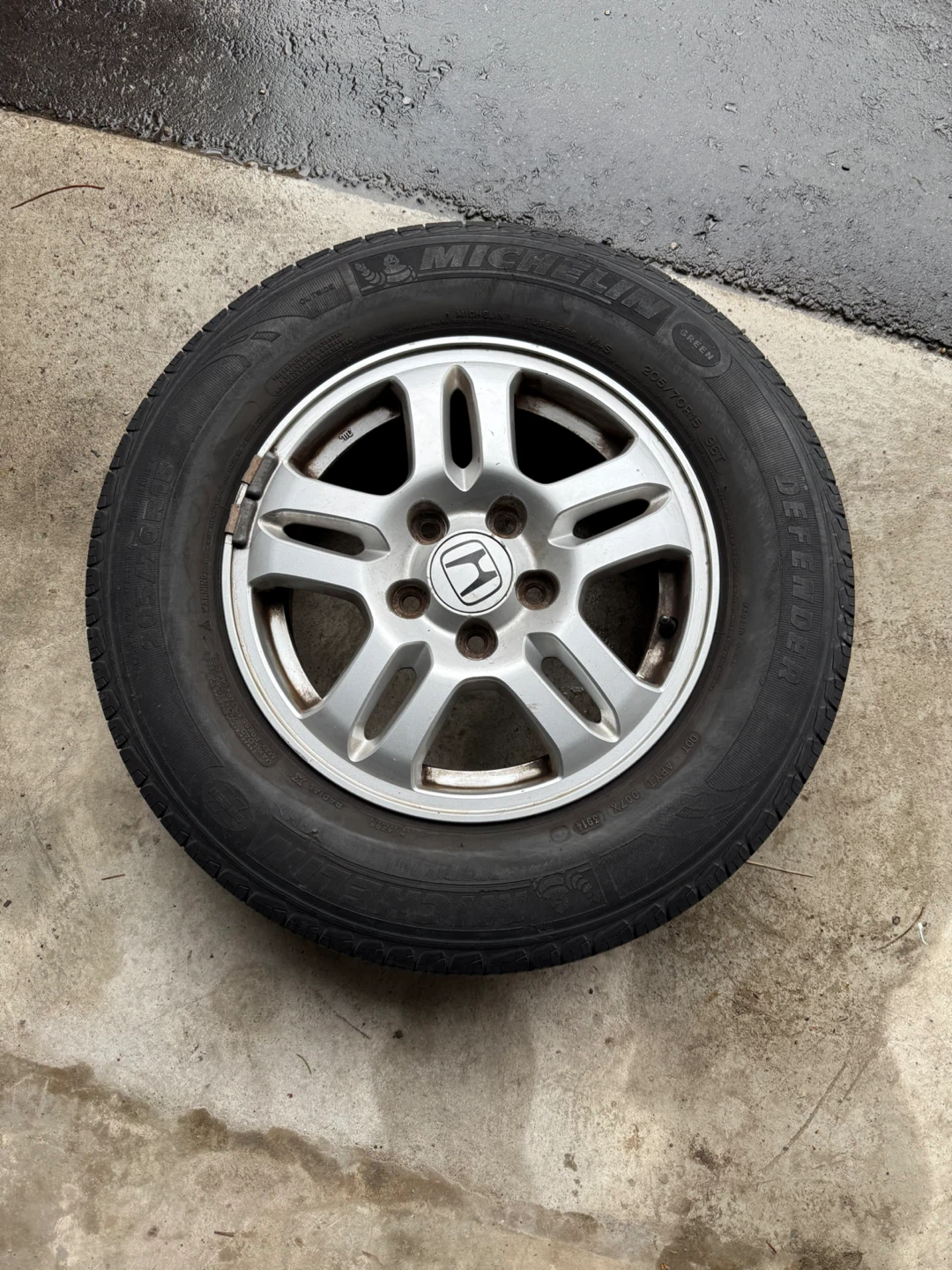 Michelin Defender 205/70R15 96T Tire with Honda Rim
