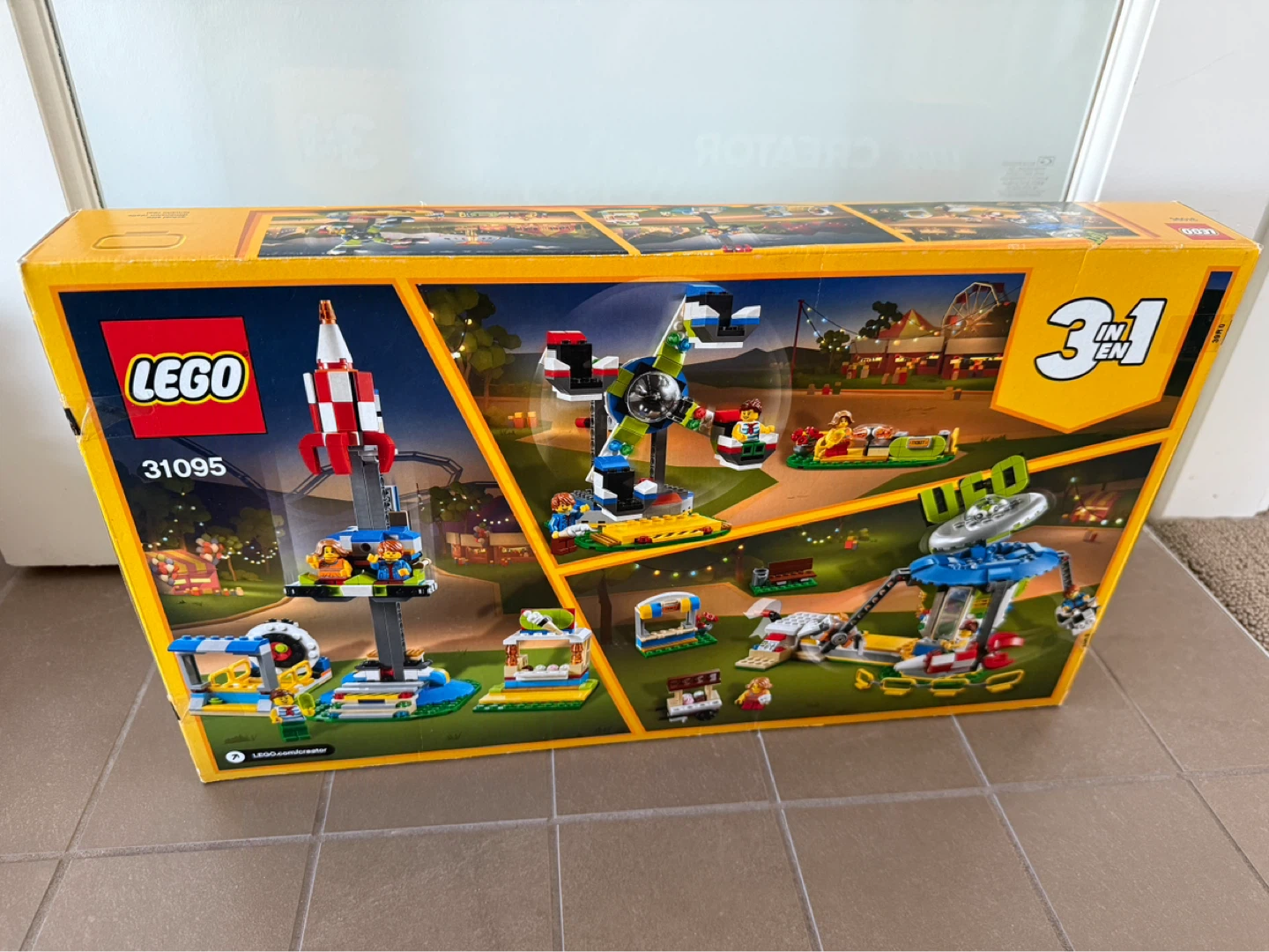 LEGO Creator 3-in-1 Fairground Carousel 31095 - photo 2