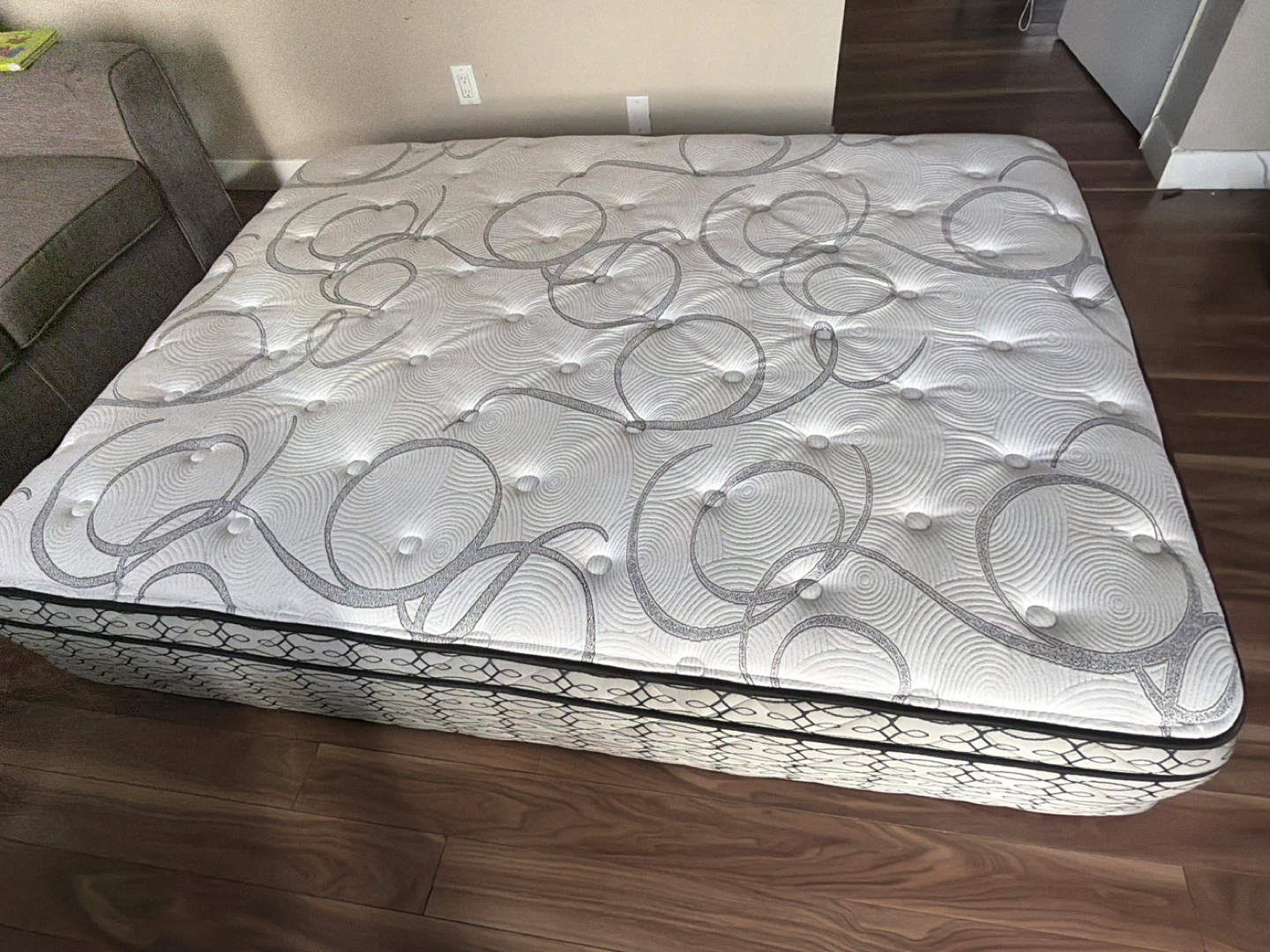 White and Silver Patterned Mattress - photo 2