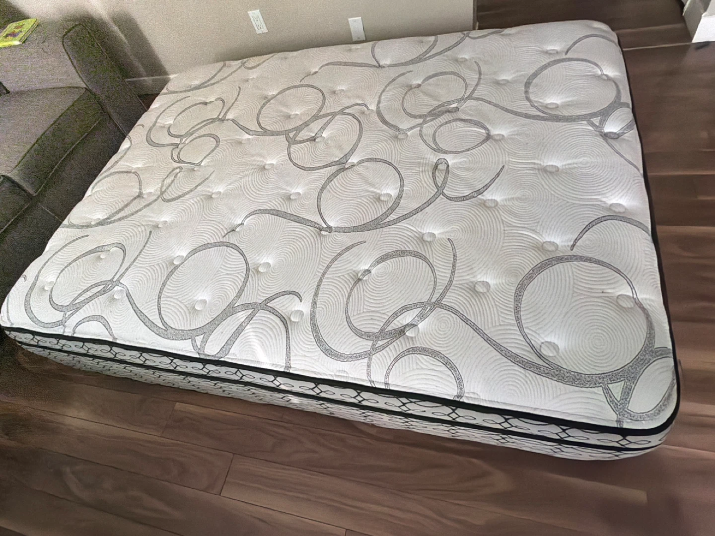 White and Silver Patterned Mattress - photo 3