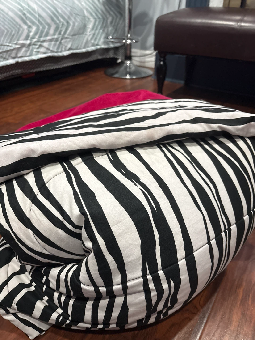 Zebra Print comforter with pillow case