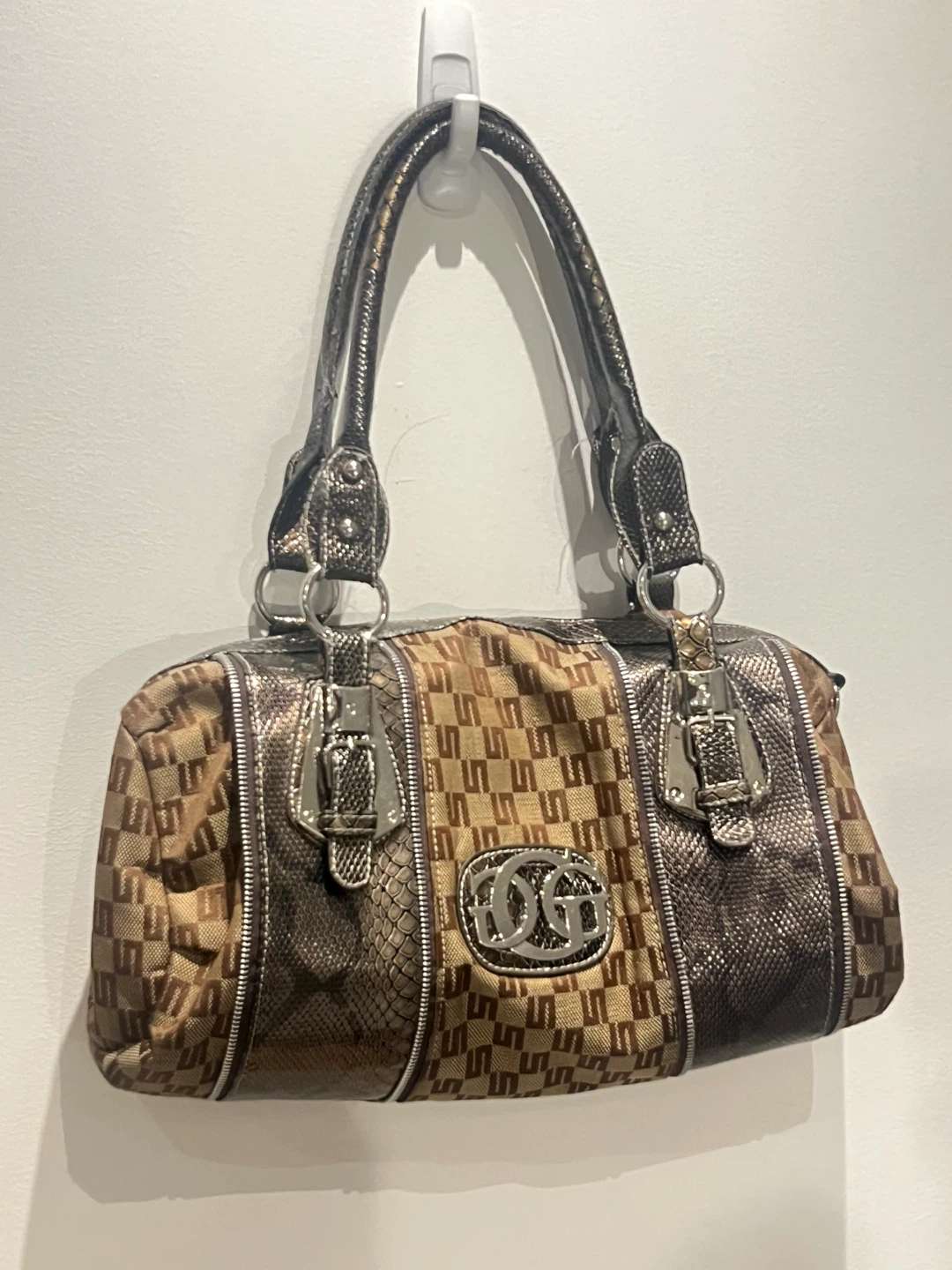 Guess Shoulder Bag