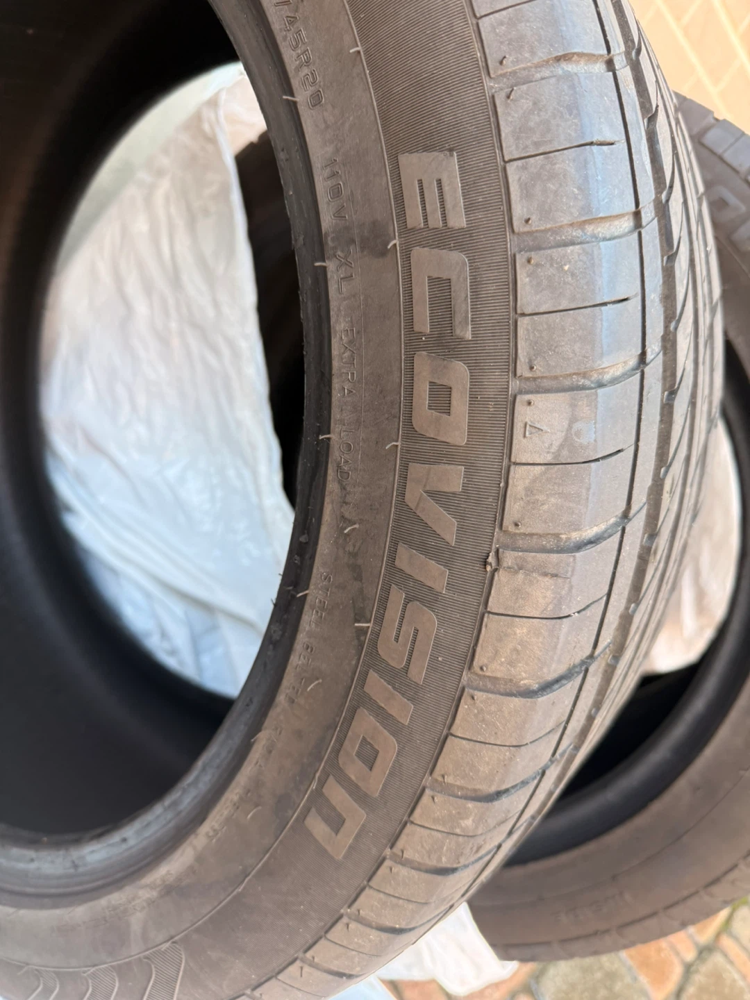 Pirelli Ecovision Tires - Set of 275 /45/r 20 - photo 2