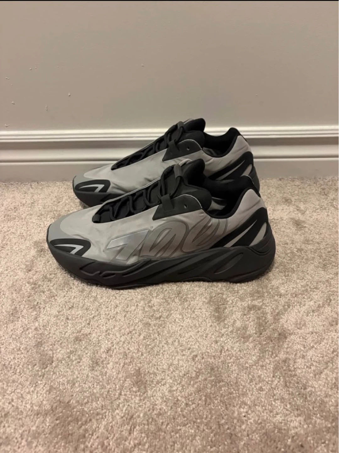 Adidas Yeezy 700 mnvn - photo 2