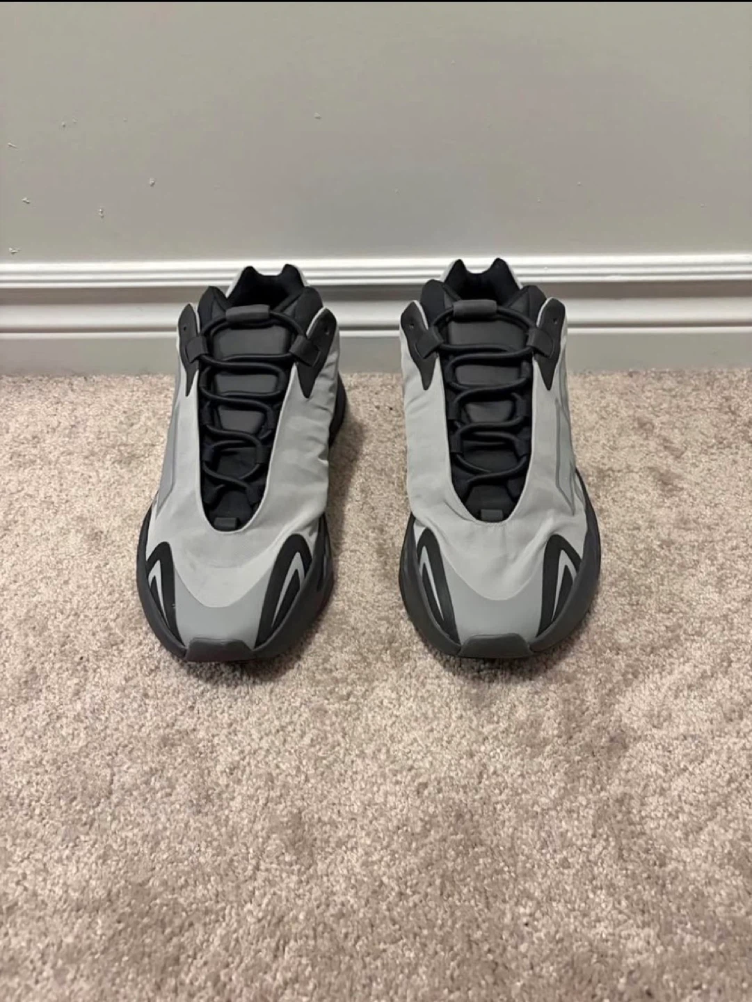 Adidas Yeezy 700 mnvn