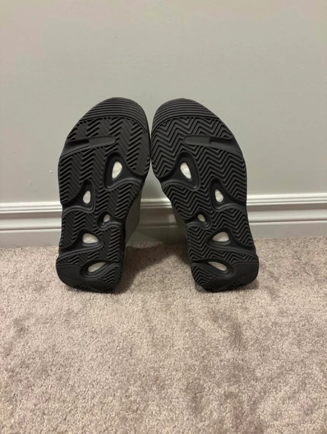 Adidas Yeezy 700 mnvn - photo 3