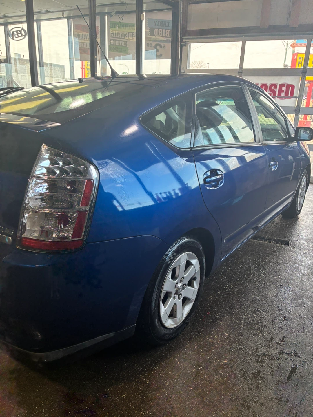 Blue Toyota Prius Hybrid - photo 2