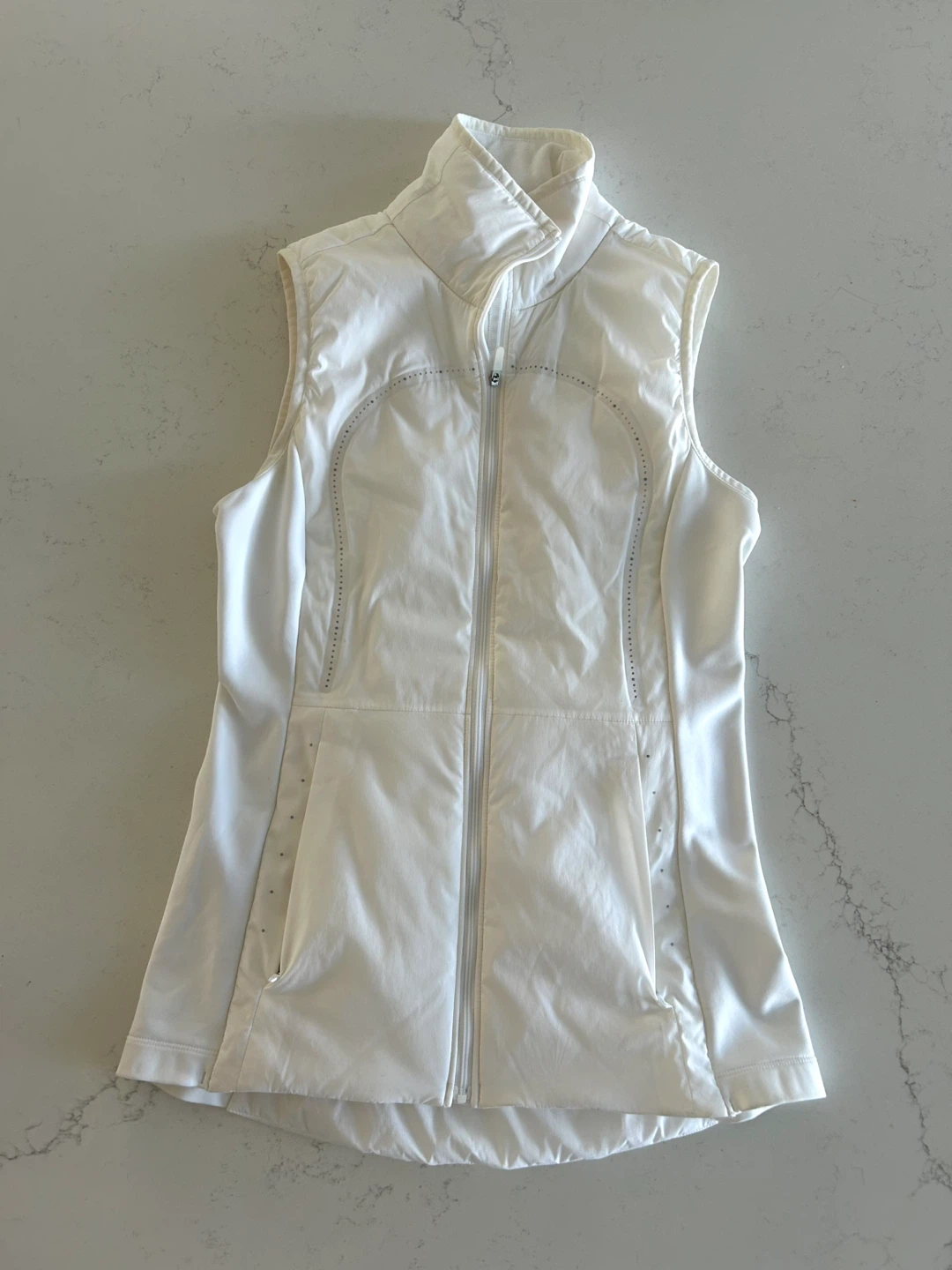 Lululemon White Puffer Vest size 4 - photo 2