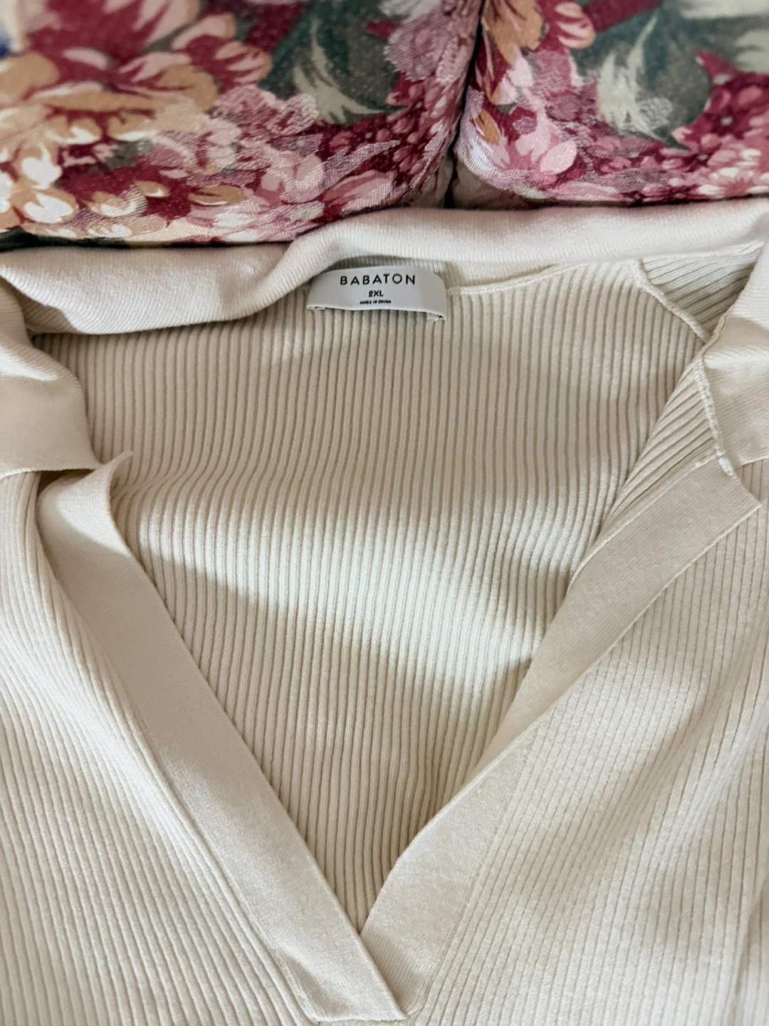 Babaton Cream Ribbed Knit Collared V-Neck Sweater - 2XL - photo 3