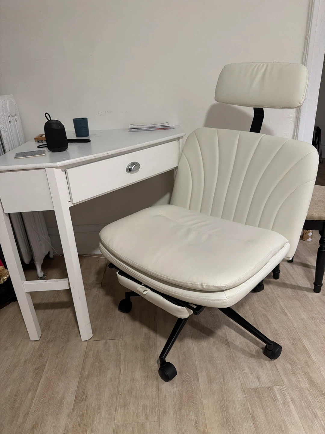 Like New Wide office chair with foot rest and desk