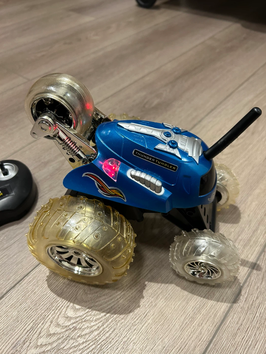 Blue Thunder Tumbler RC Stunt Car with Remote - photo 2