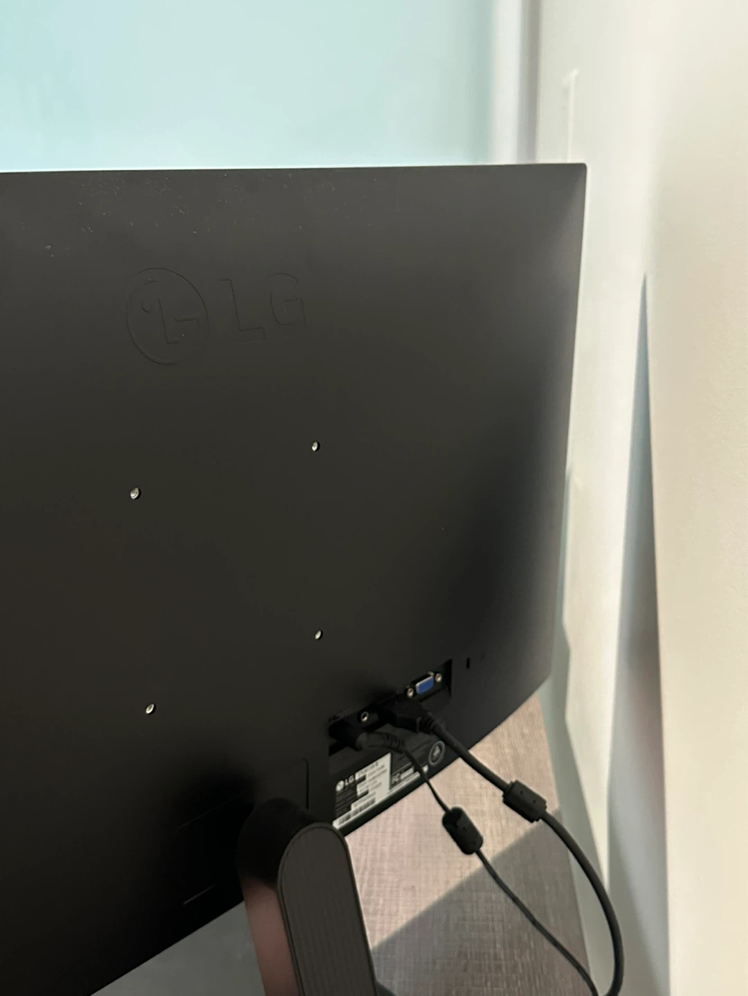 LG 27” Monitor (27U411A) – Excellent Condition - photo 4