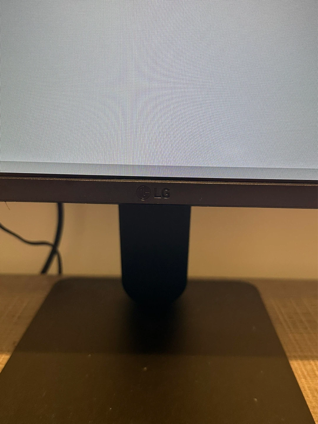 LG 27” Monitor (27U411A) – Excellent Condition - photo 3
