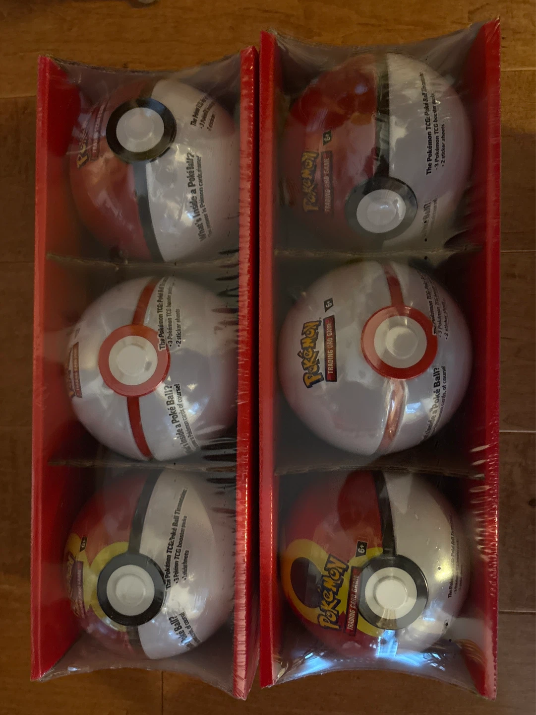 Pokémon TCG Poké Ball Tin - 3 Booster Packs & Stickers