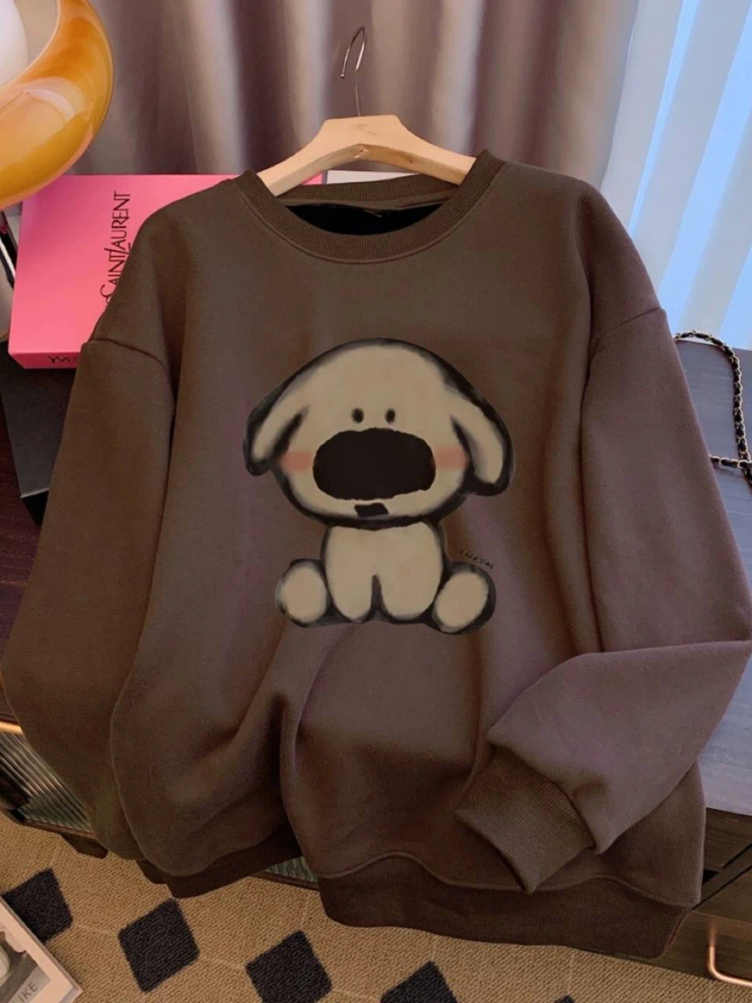 Brown Dog Graphic Sweatshirt size: medium - photo 4