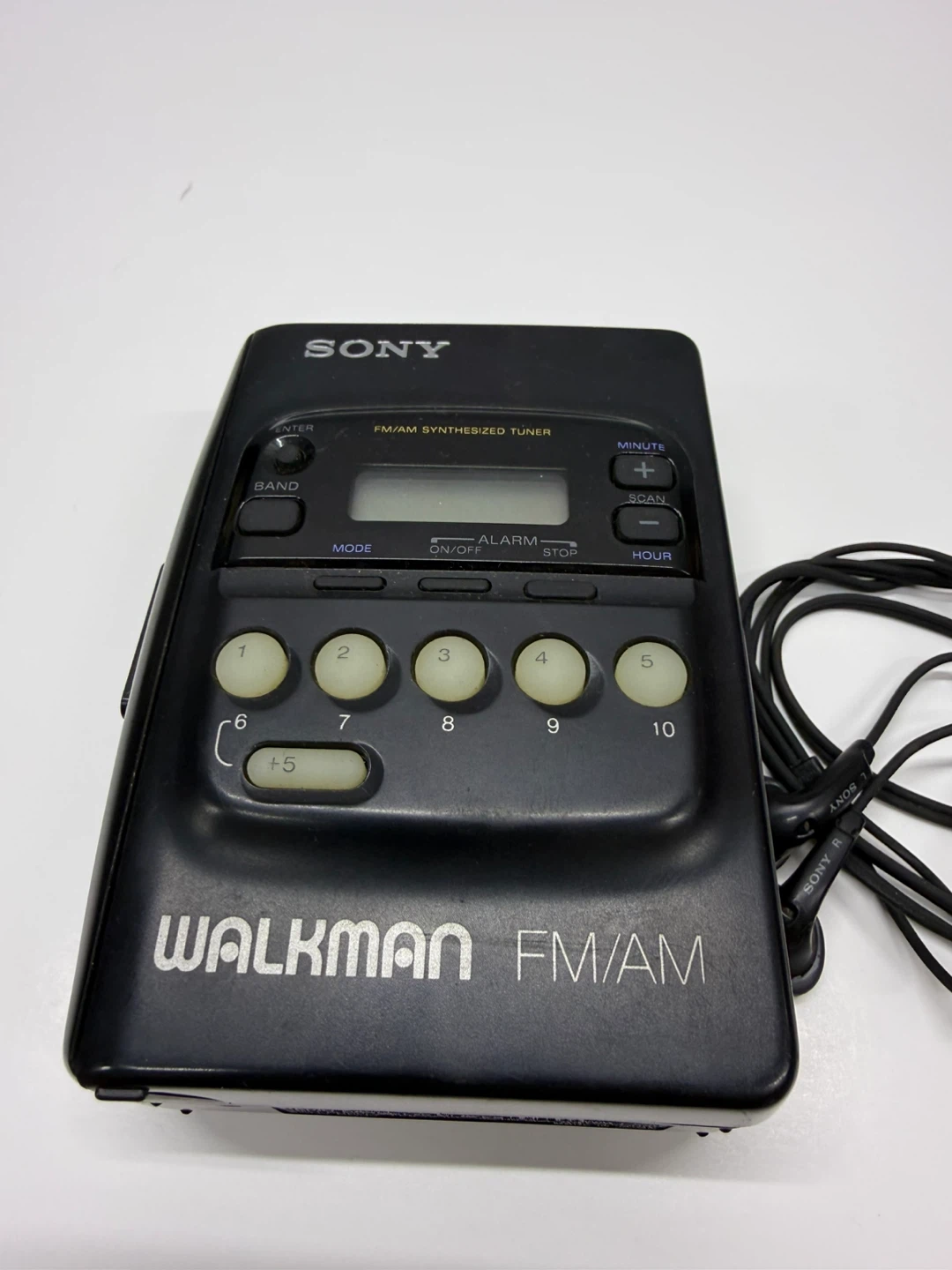 Sony Walkman FM/AM Synthesized Tuner Radio