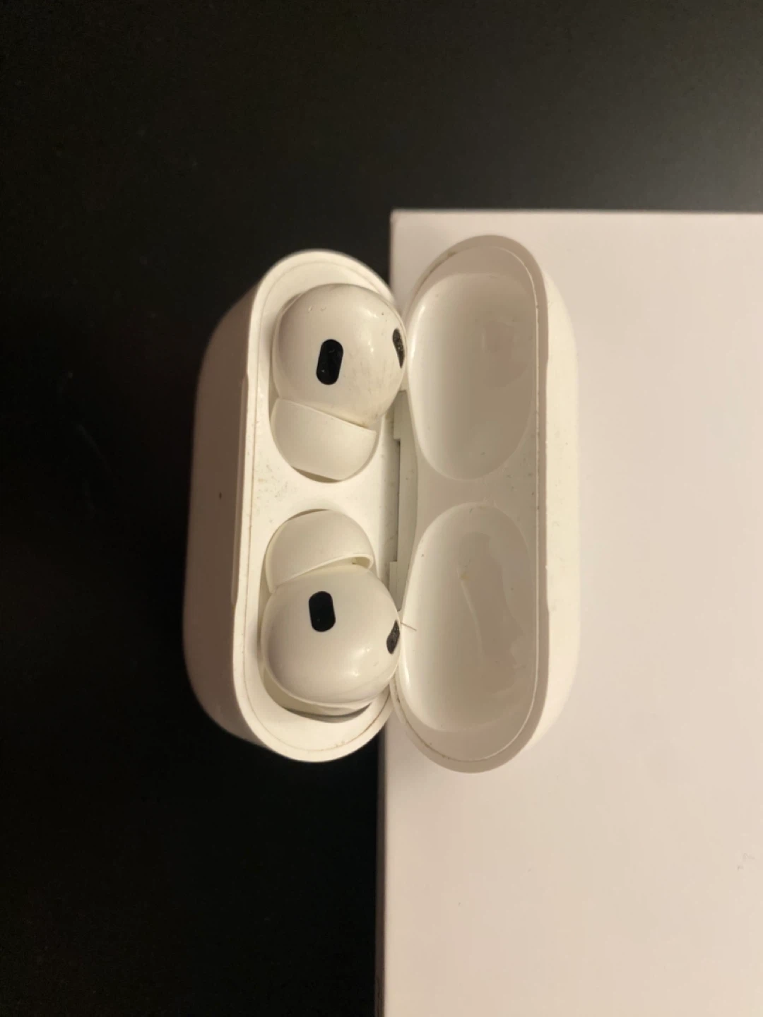 Apple AirPods Pro (2nd generation) with Charging Case - photo 3