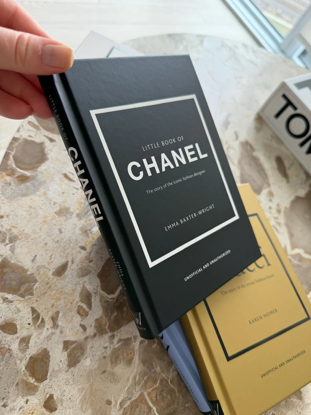 Little Book of Gucci, Chanel, Prada, and Dior Books - photo 2