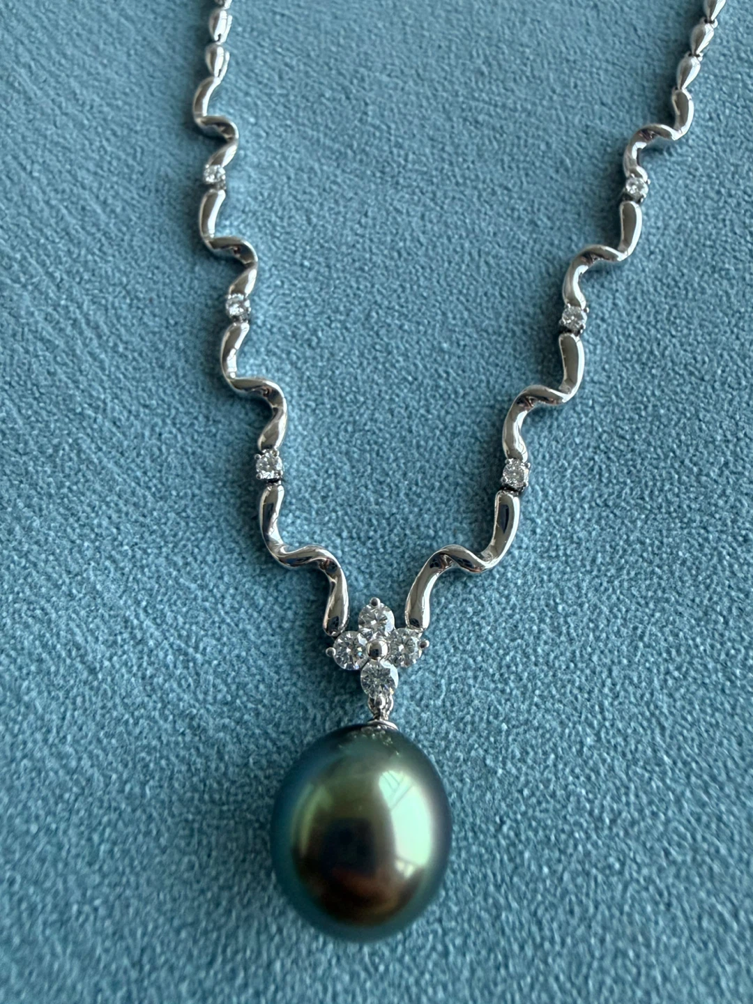 Harling's Jewellers Tahitian Pearl and Diamond Necklace