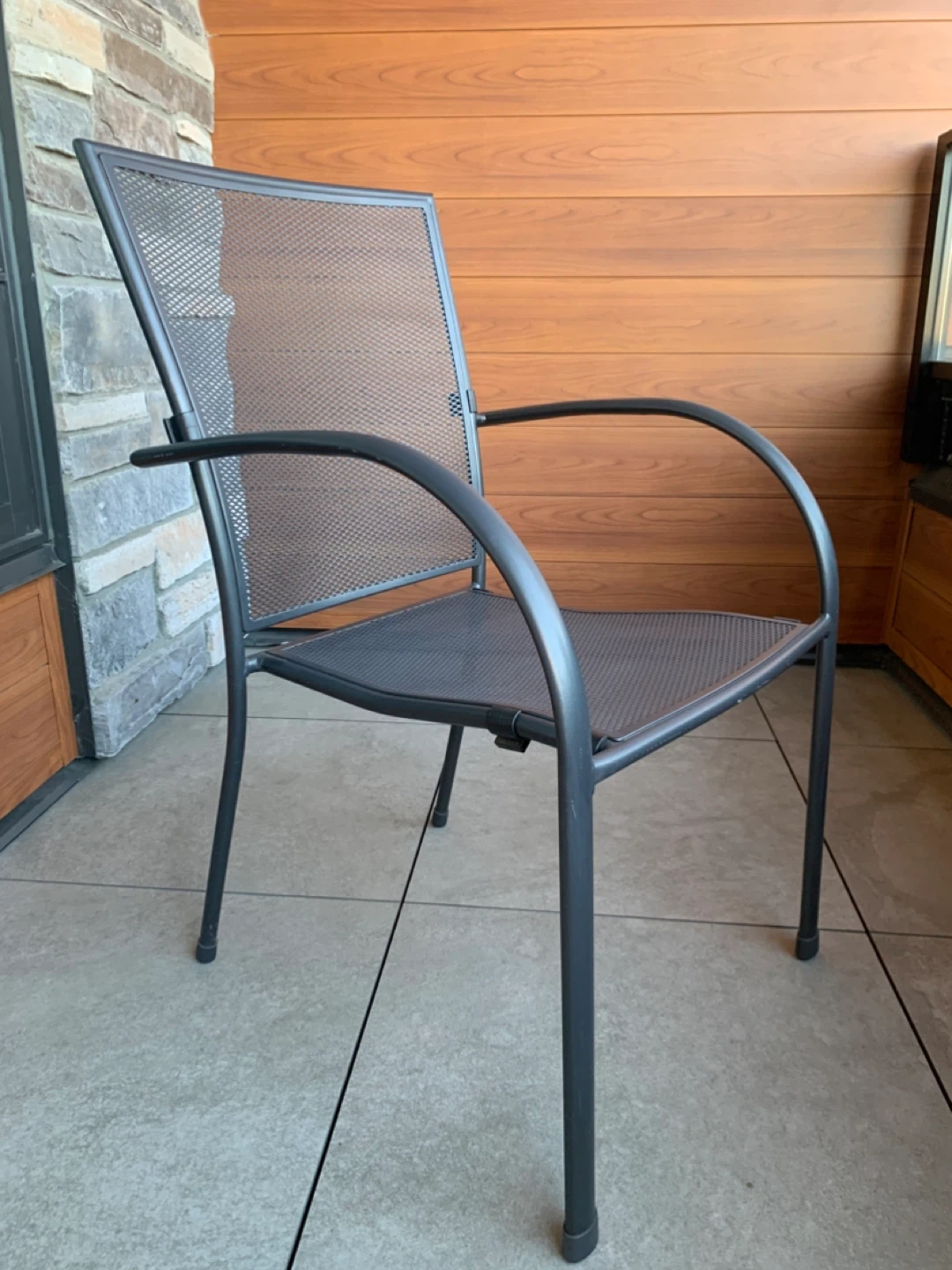 Patio Set - Steel Mesh Table & 4 Chairs - photo 2