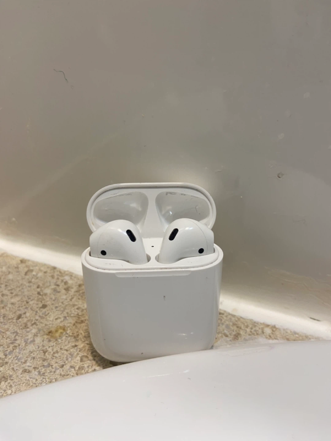 Apple AirPods (1st Gen) with Charging Case