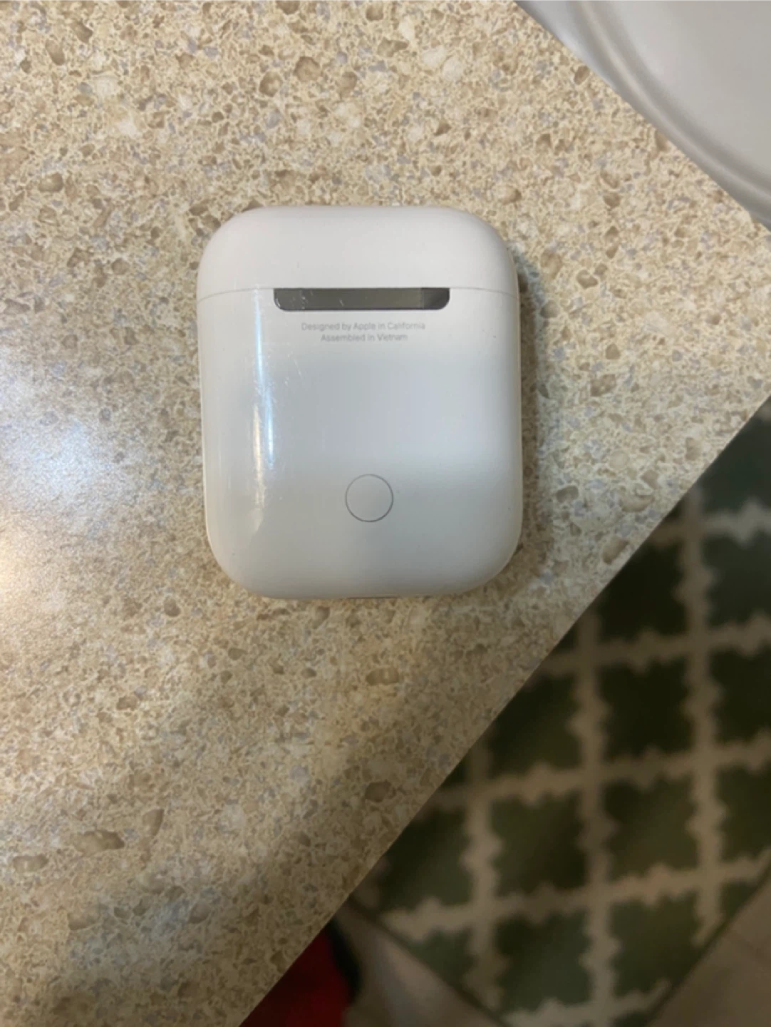 Apple AirPods (1st Gen) with Charging Case - photo 2