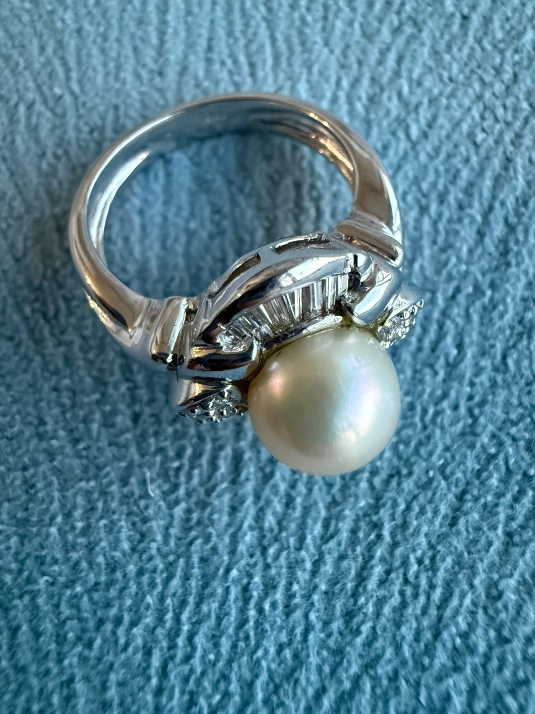 18k White Gold Pearl and Diamond Ring