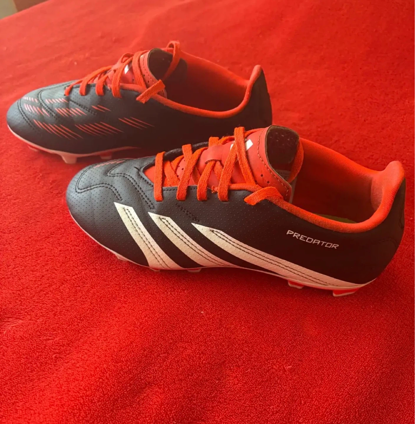 Kids soccer shoes. - photo 2
