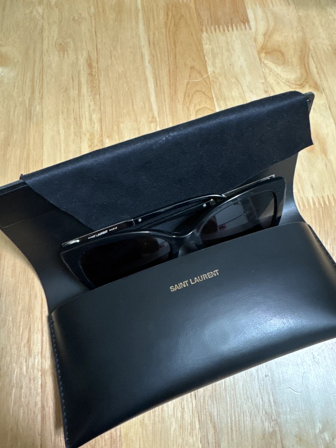 Saint Laurent Black Cat-Eye Sunglasses model: SL M70