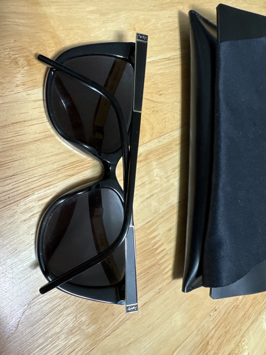 Saint Laurent Black Cat-Eye Sunglasses model: SL M70 - photo 3