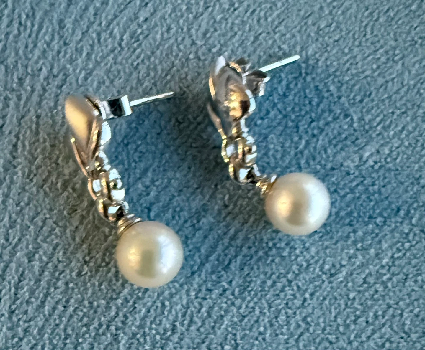 Harling's Jewellers 18kt white gold pearl drop earrings