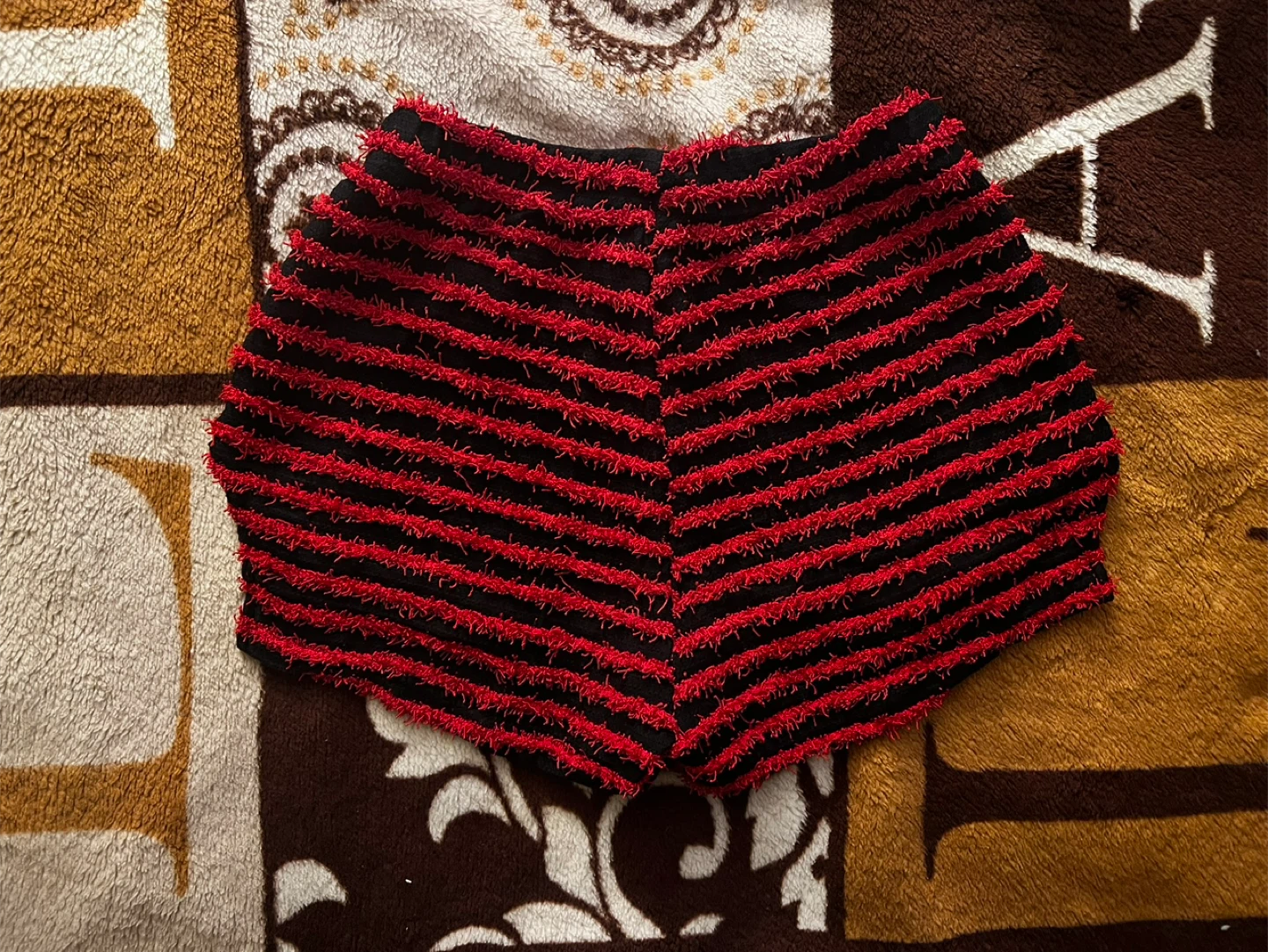 Black and Red Striped Fuzzy Shorts set - photo 4