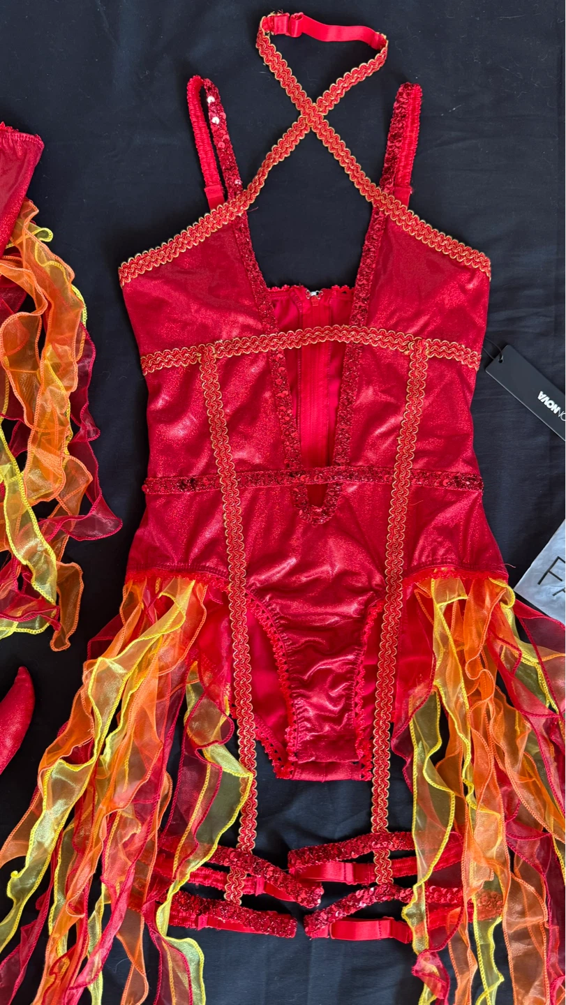 Fashion Nova 4 Piece Devil Costume — Small - photo 2
