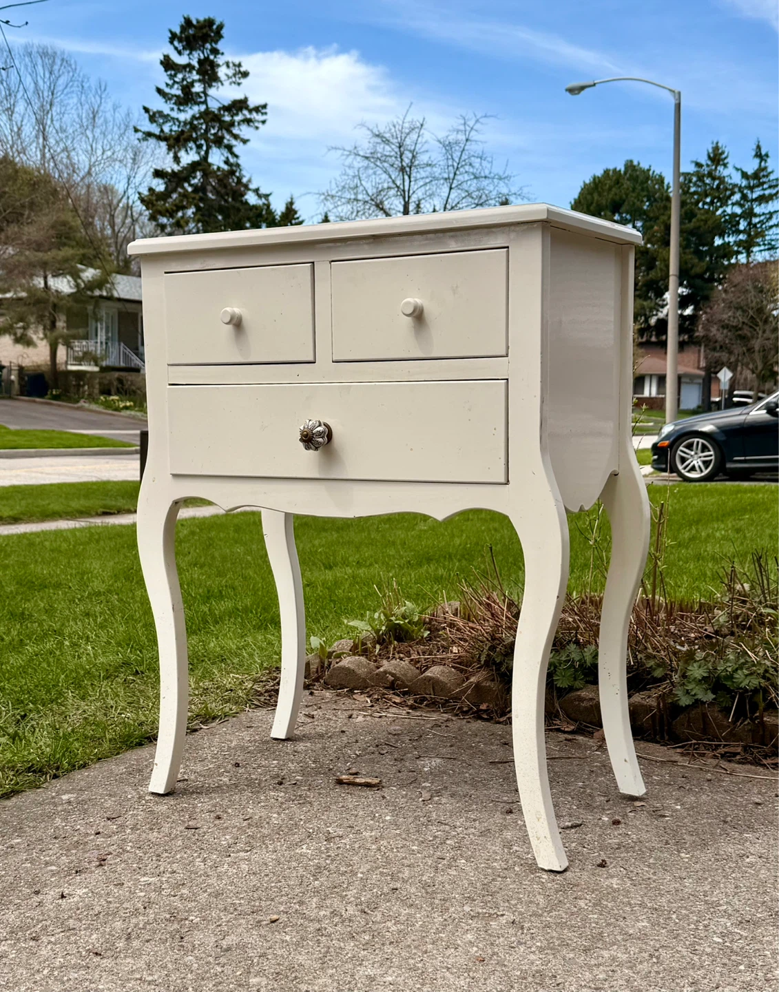 White Lacquered 3-Drawer Side Table
