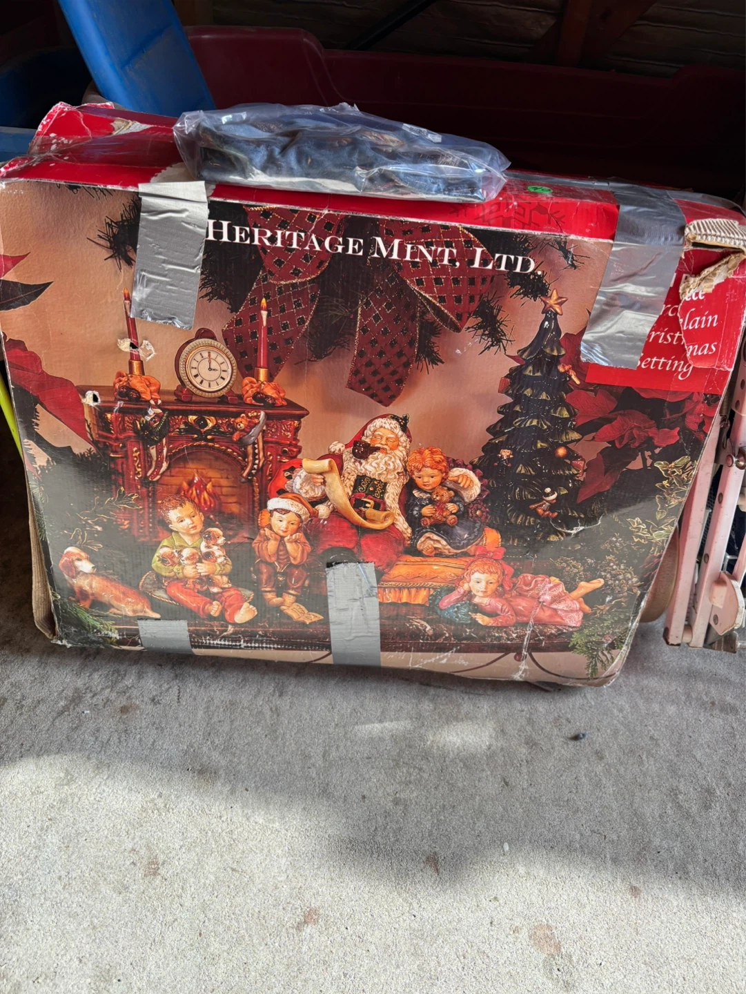Heritage Mint Ltd. Christmas Village Scene Box