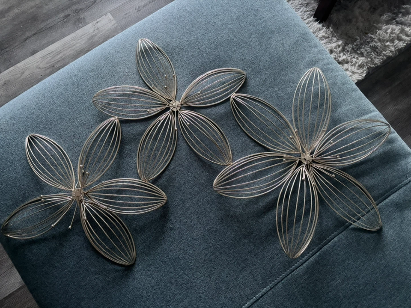 wire/metal tri-flower wall hangings