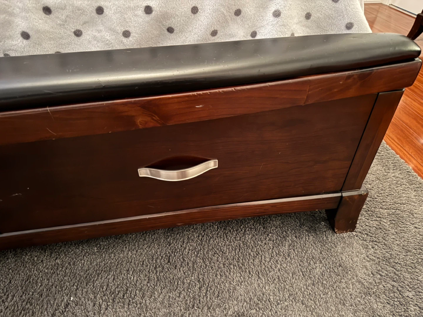 Dresser, bed and 1 night stands - photo 4