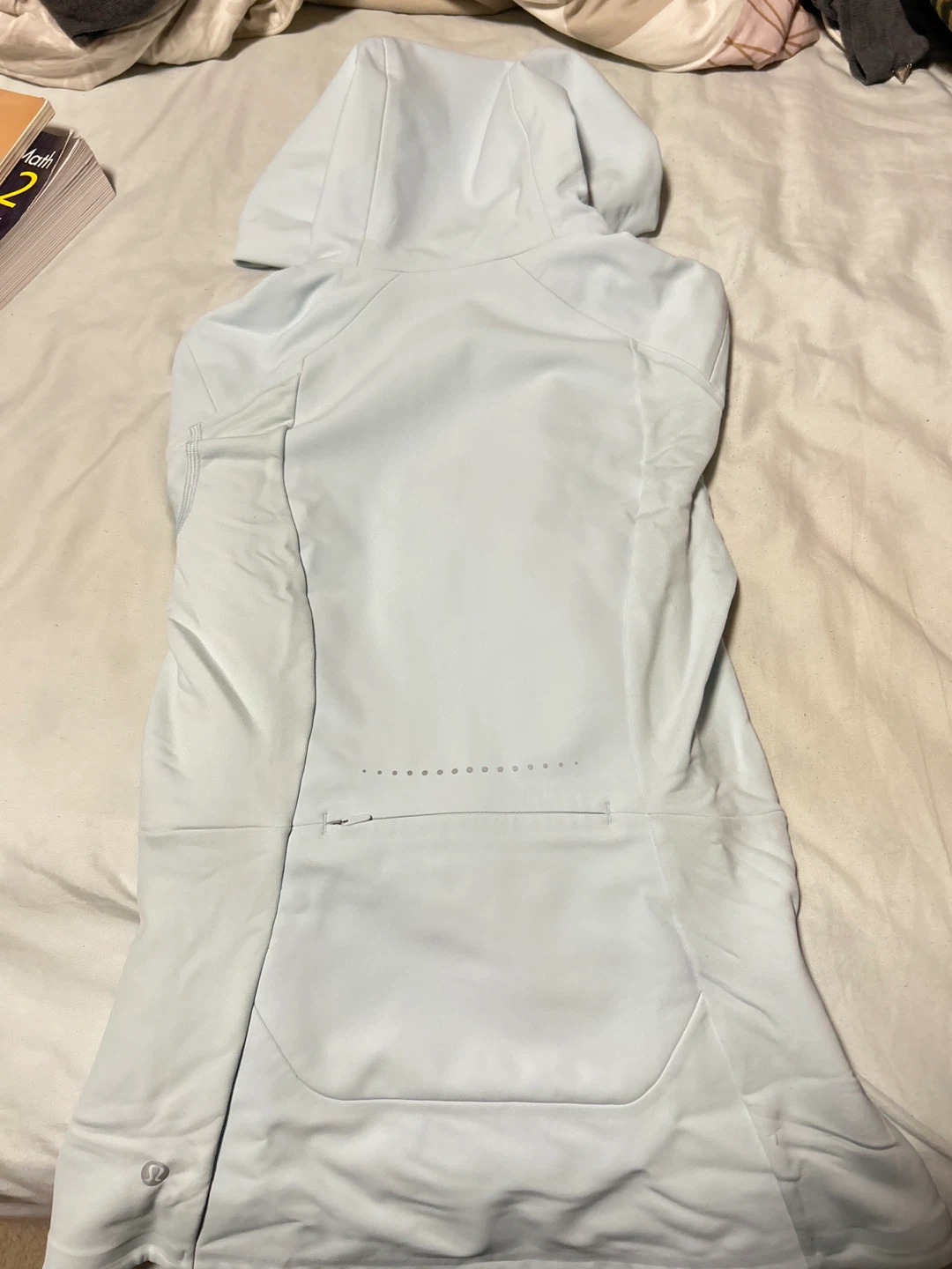 Lululemon Hooded Windbreaker - photo 3