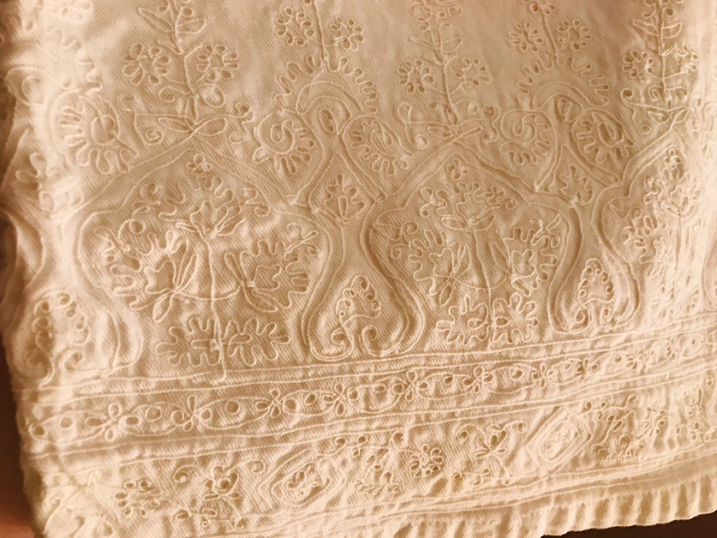 White Embroidered Cropped Pants - photo 3