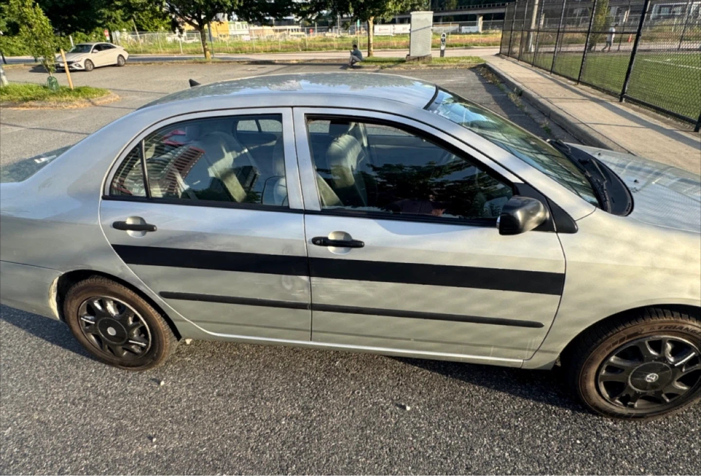 Toyota Corolla 4-door Sedan - photo 3