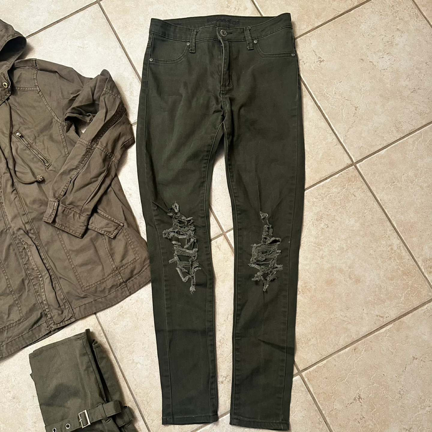 Olive clothing lot small - photo 4