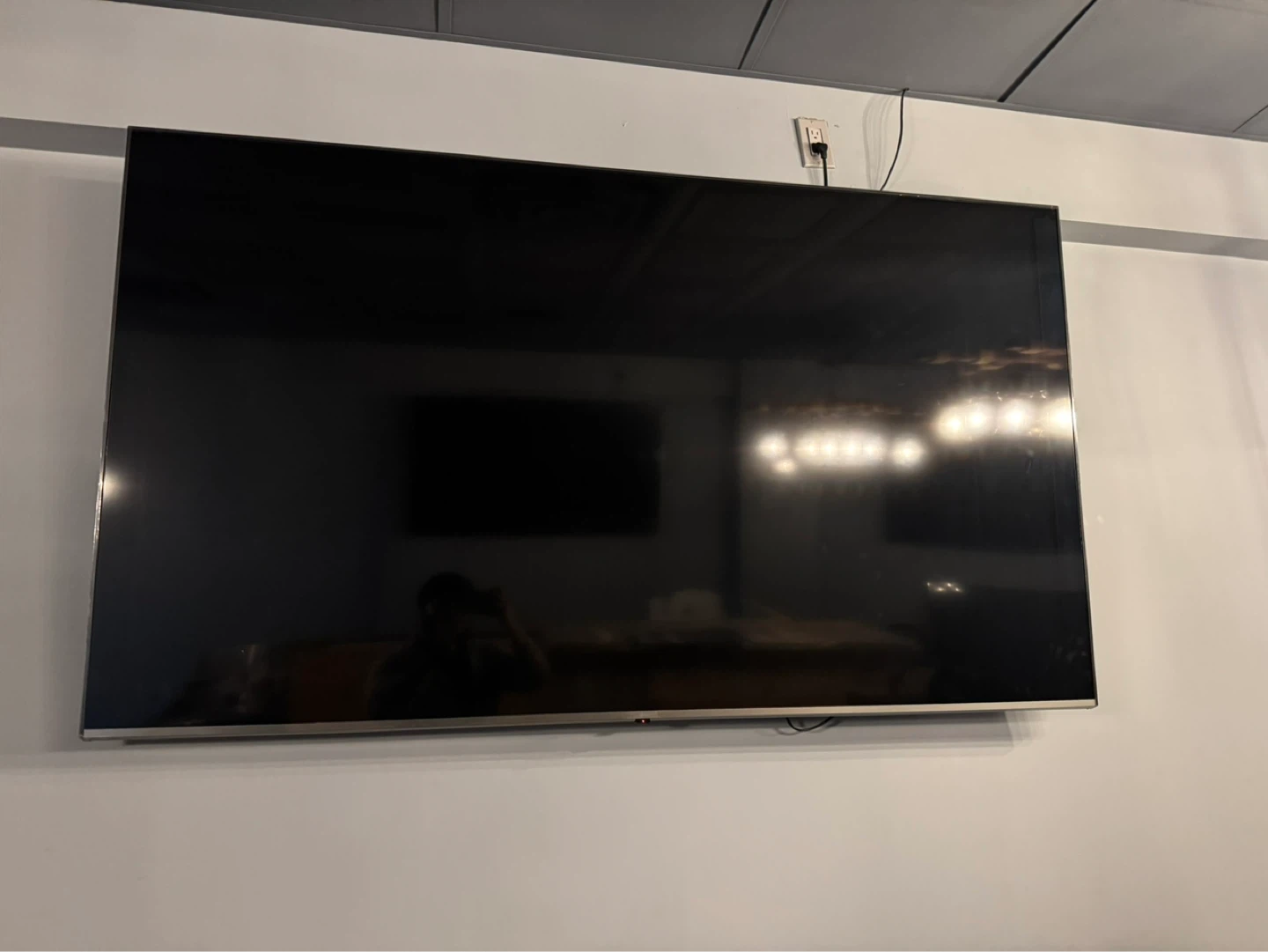 LG 75" UHD AI ThinQ TV - photo 2