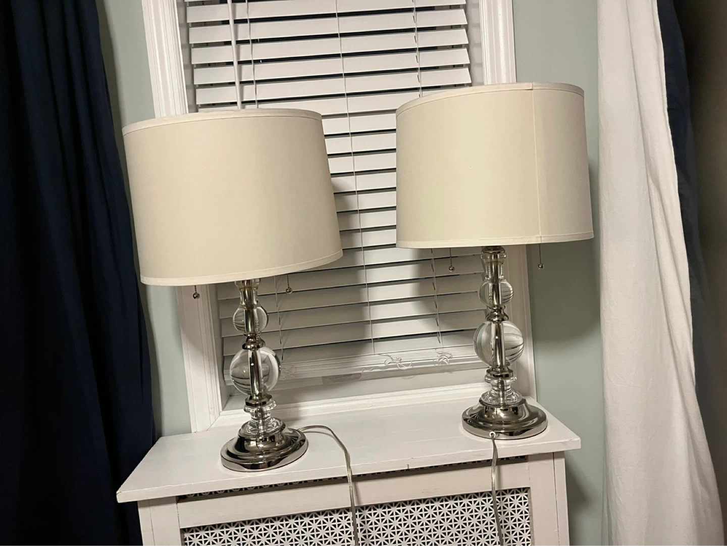 Set of 2 Clear Glass Table Lamps with Beige Shades - photo 2