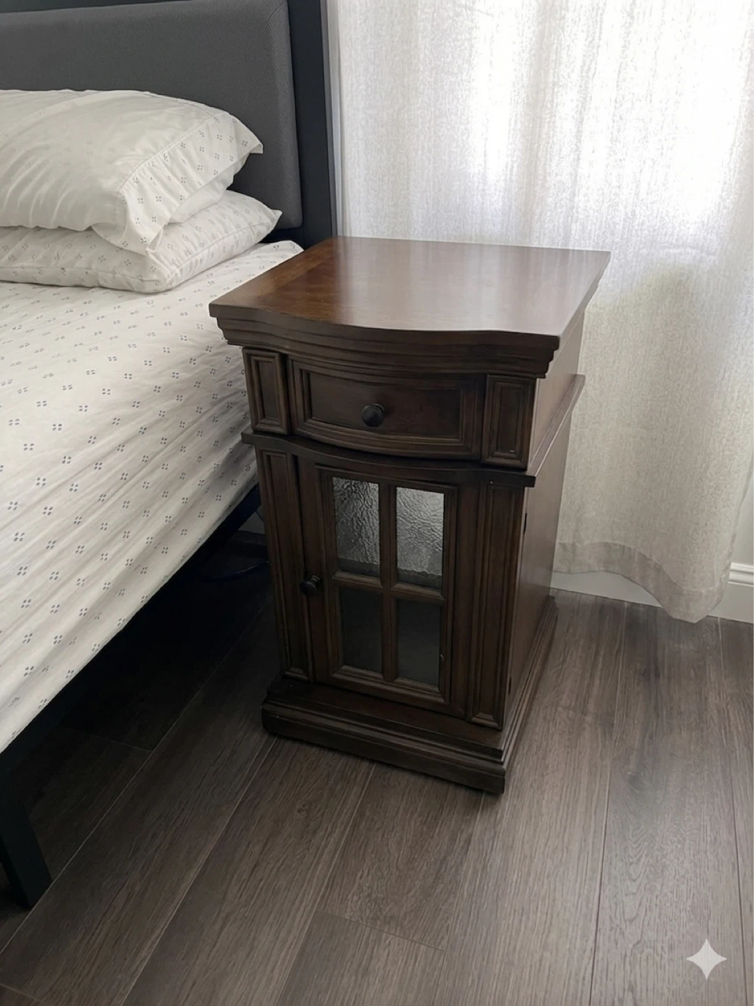 Wooden Nightstand (2-full set)