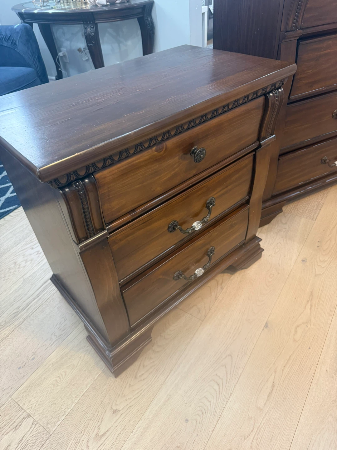 Queen Dark Wood bedroom Set - photo 5