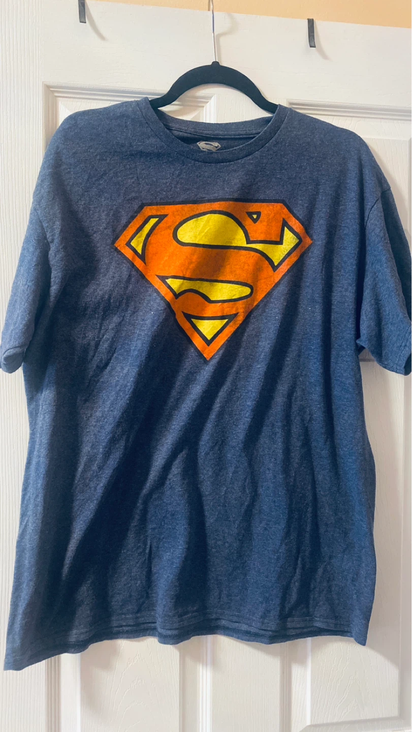 Graphic tee size large - photo 3